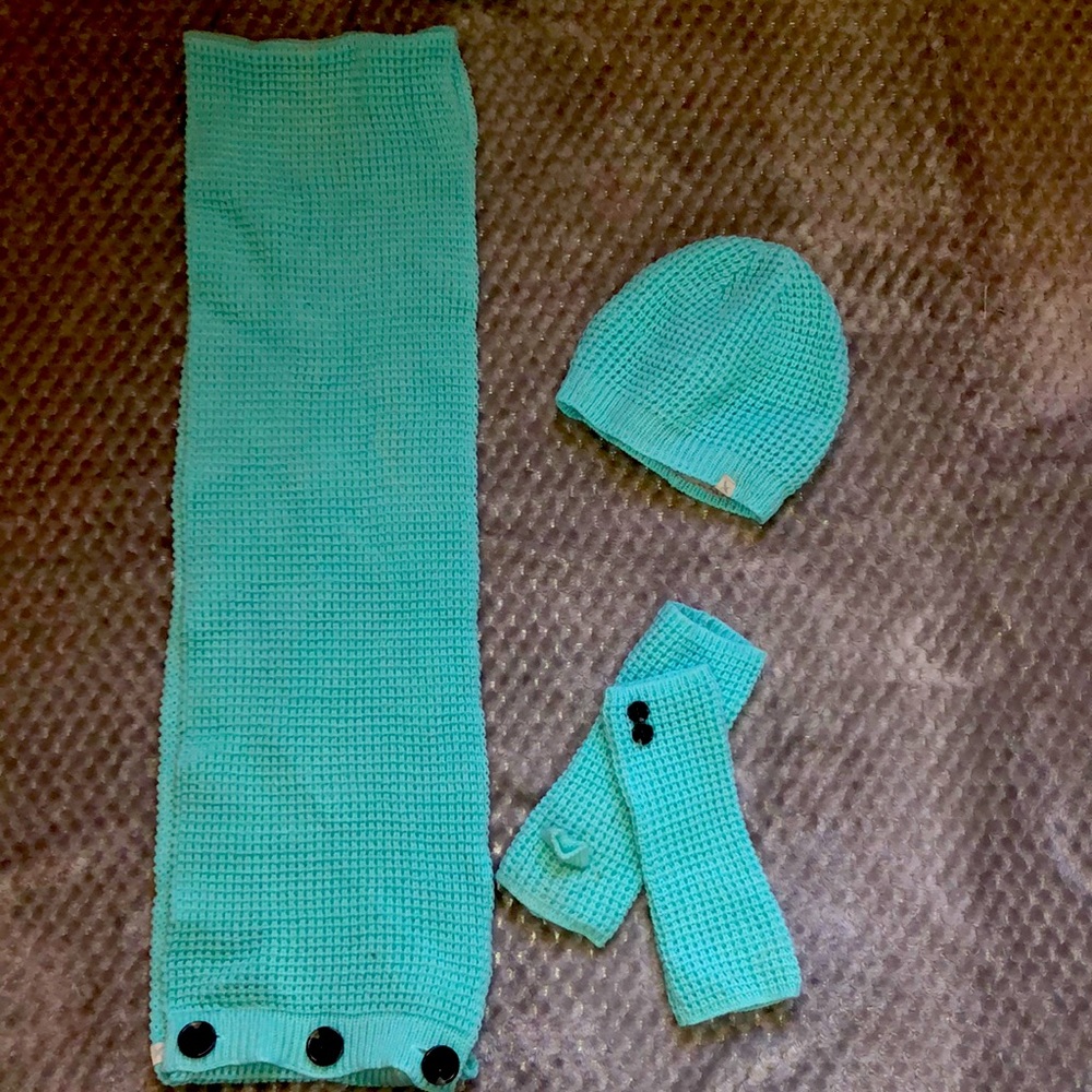 Eddie Bauer scarf, beanie and fingerless mittens matching set.